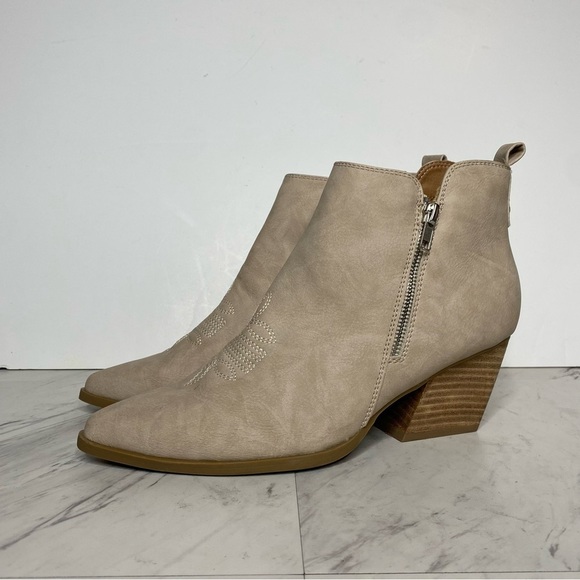 New! DV by Dolce Vita Kiki Bootie 9 1/2 - Picture 15 of 15